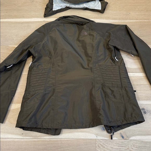 The North Face Olive Green and Cream Jacket - Picture 6 of 8